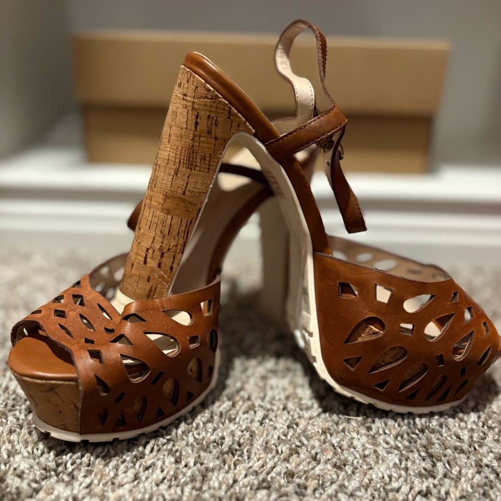 BCBG Brown Leather Cutout Platform Sandals